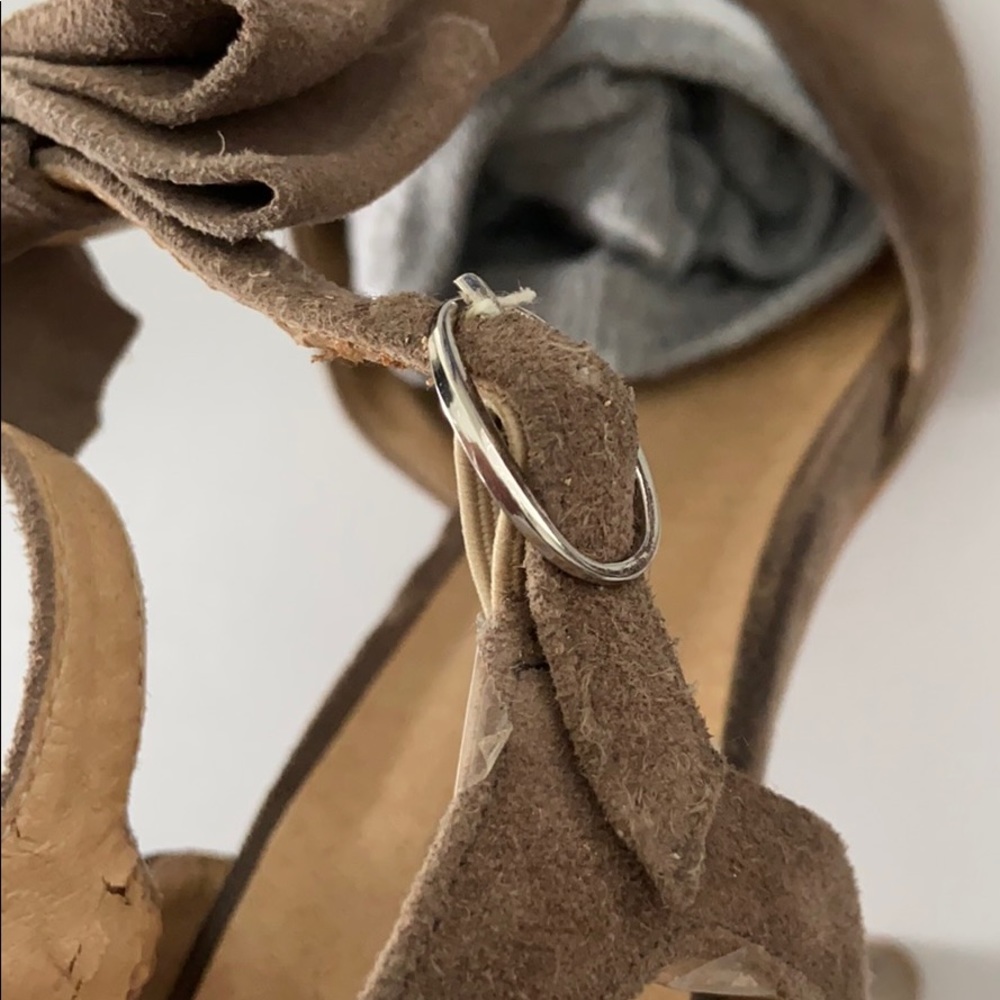 Aldo Ruffled Heels - Picture 4 of 8
